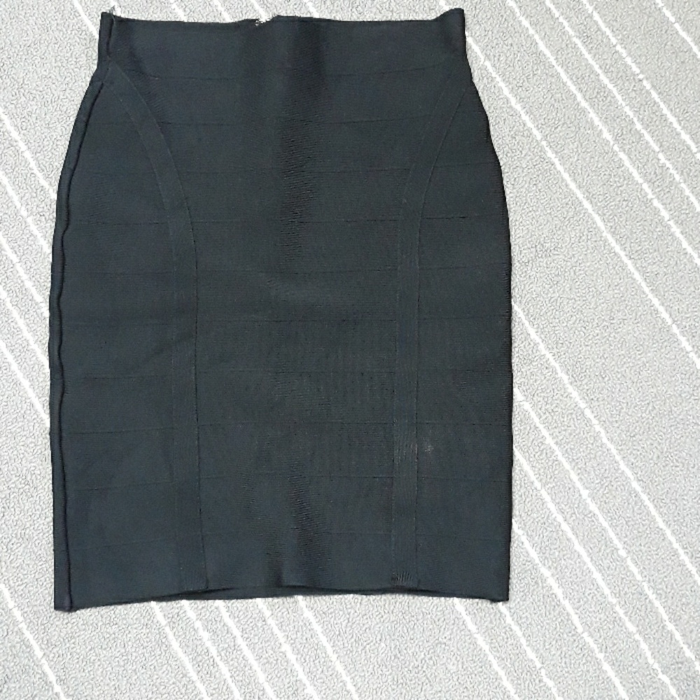 Fitted skirt